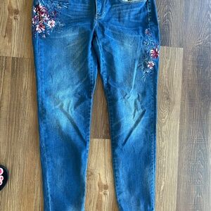 White House Black Market The Girlfriend Jeans Size 4